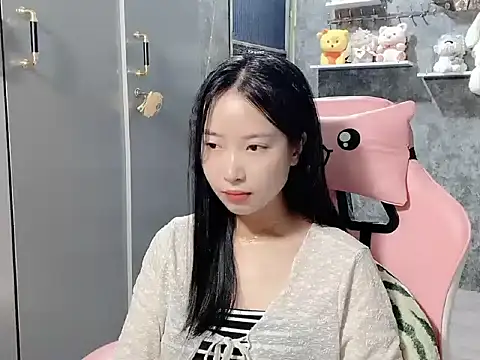 Linne6789 online show from 04-05-26, 04:19