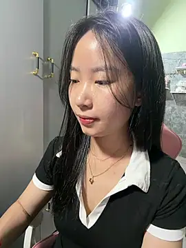 Linne6789 online show from 05-17-26, 04:29