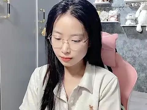 Linne6789 online show from 04-18-26, 04:37