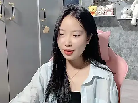 Linne6789 online show from 04-25-26, 02:36