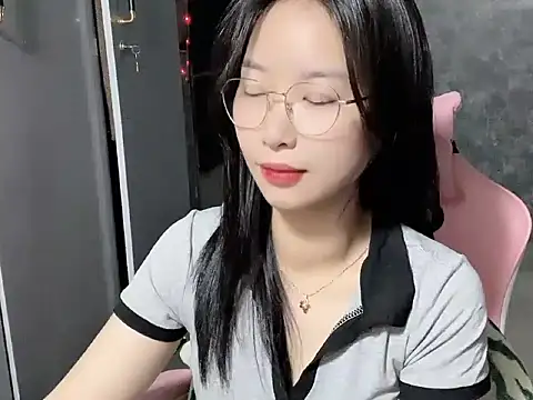 Linne6789 online show from 03-12-26, 02:06