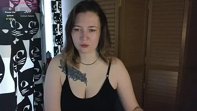 Snapshot of Ozalin_ chatting on 06-17-26, 08:14 Ozalin online show from 06-17-26, 08:14