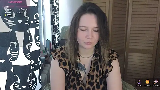 Snapshot of Ozalin_ chatting on 06-19-26, 01:28 Ozalin online show from 06-19-26, 01:28