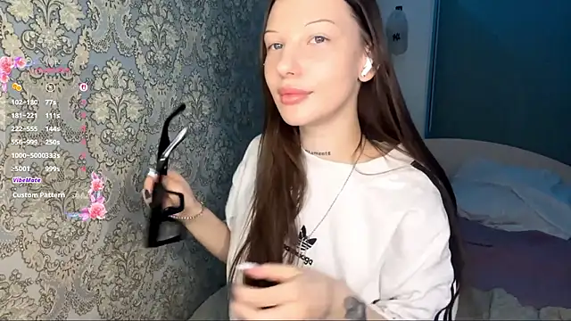 Snapshot of LumPetal chatting on 02-20-26, 06:19 LumPetal online show from 02-20-26, 06:19