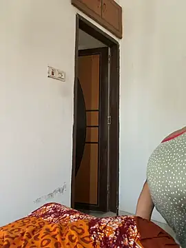 Snapshot of Divya-03 chatting on 06-15-26, 07:30 Divya-03 online show from 06-15-26, 07:30
