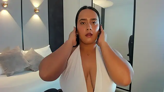 sophia solerr online show from 02-23-26, 07:47