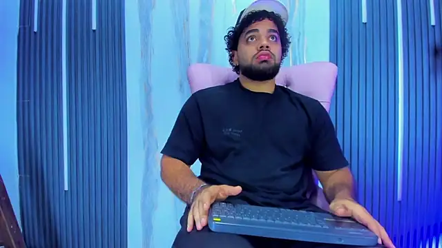 Snapshot of Chris_Evans22 chatting on 02-25-26, 12:27 Chris Evans22 online show from 02-25-26, 12:27