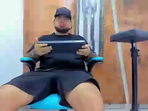 Snapshot of Chris_Evans22 chatting on 02-07-26, 11:51 Chris Evans22 online show from 02-07-26, 11:51