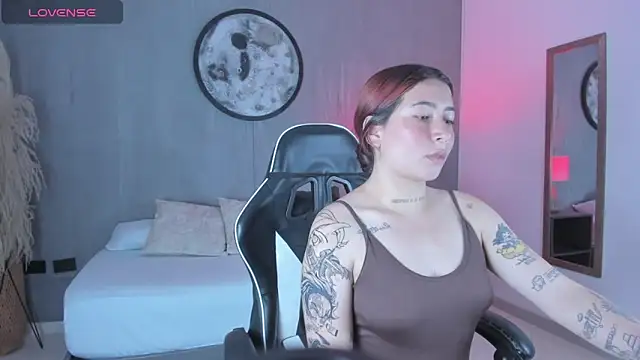 charlottee27  online show from 02-22-26, 02:14