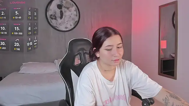 charlottee27  online show from 03-01-26, 07:52