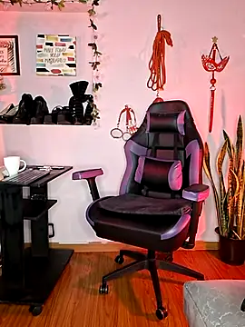 kenia thompsom01 online show from 04-04-26, 09:27