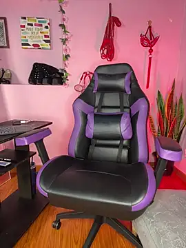 kenia thompsom01 online show from 04-15-26, 11:49