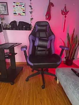 kenia thompsom01 online show from 04-14-26, 11:43