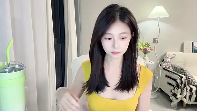 Snapshot of DYyyyyy-- chatting on 06-14-26, 11:44 DYyyyyy-- online show from 06-14-26, 11:44