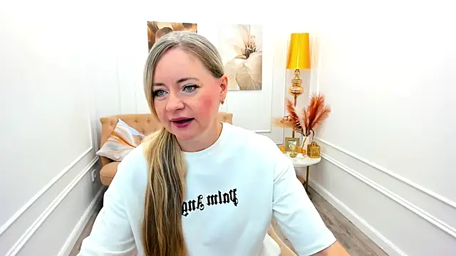 CharlotteKerti online show from 06-27-26, 11:49