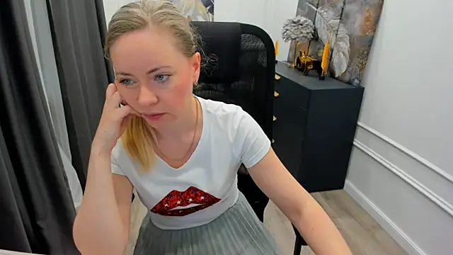 CharlotteKerti online show from 05-18-26, 11:48