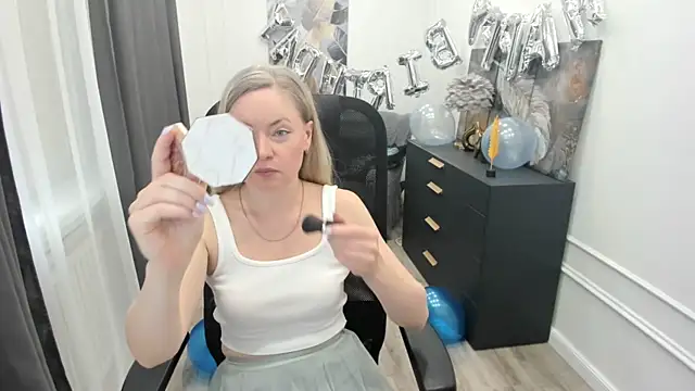 CharlotteKerti online show from 05-20-26, 11:40