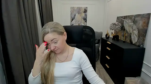 CharlotteKerti online show from 04-21-26, 11:39