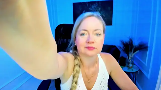 CharlotteKerti online show from 07-10-26, 11:43