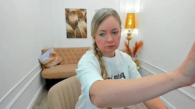 CharlotteKerti online show from 06-19-26, 12:33