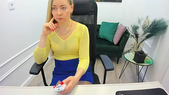 CharlotteKerti online show from 04-22-26, 11:39