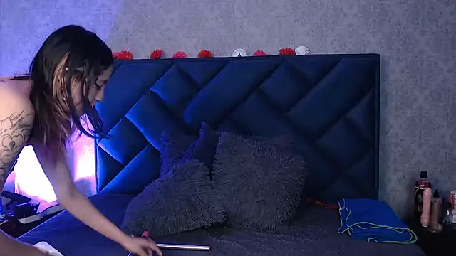 Lia tomson online show from 04-10-26, 06:59