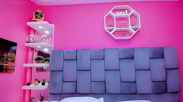 ManuelaJohnson online show from 04-12-26, 12:41