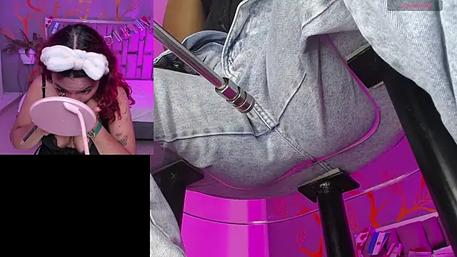 Snapshot of BriannaLux chatting on 06-15-26, 09:36 BriannaLux online show from 06-15-26, 09:36
