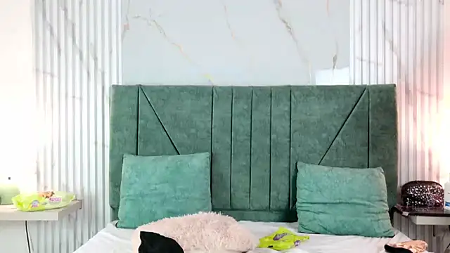 Kendall  11 online show from 04-09-26, 04:14