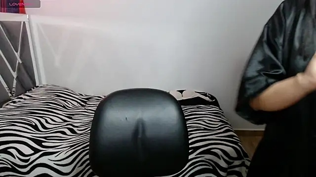 paula lopez   online show from 04-12-26, 06:55