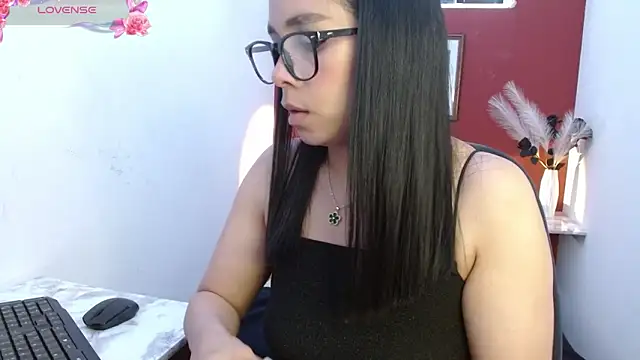 Snapshot of paula_lopez__ chatting on 02-27-26, 04:29 paula lopez online show from 02-27-26, 04:29