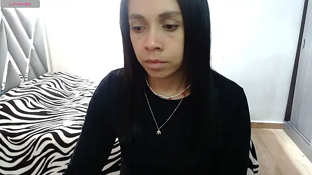 Snapshot of paula_lopez__ chatting on 02-20-26, 01:57 paula lopez online show from 02-20-26, 01:57