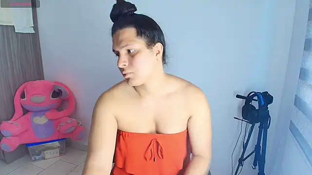 Snapshot of alys_love chatting on 05-20-26, 03:20 alys love online show from 05-20-26, 03:20