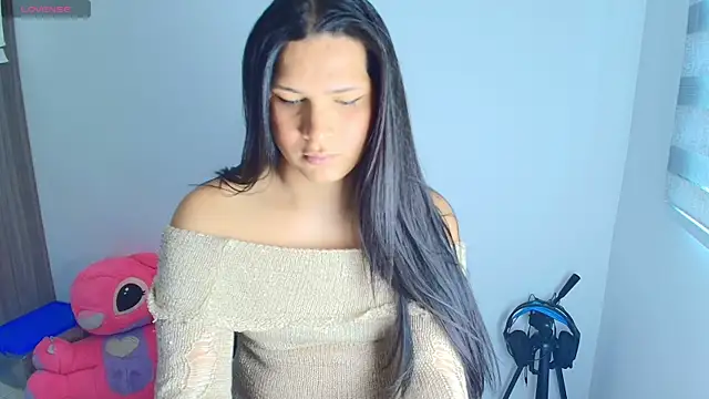 Snapshot of alys_love chatting on 05-30-26, 04:12 alys love online show from 05-30-26, 04:12