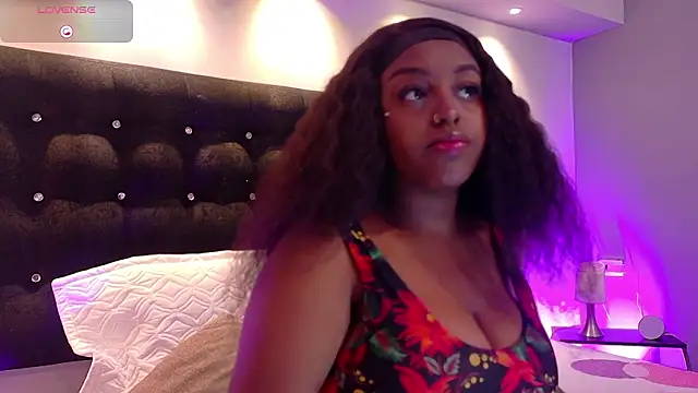 Snapshot of Aitana_Oliveira chatting on 02-17-26, 07:44 Aitana Oliveira online show from 02-17-26, 07:44