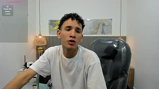 JDWhite18 online show from 05-14-26, 04:09
