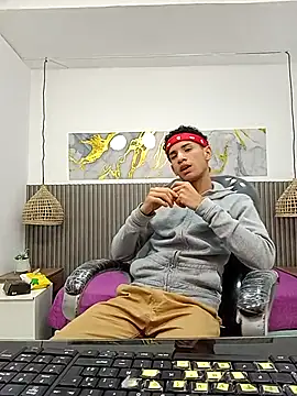 Snapshot of JDWhite18 chatting on 02-15-26, 04:35 JDWhite18 online show from 02-15-26, 04:35