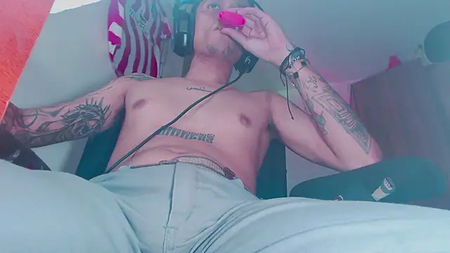 theskateboy online show from 02-25-26, 04:12