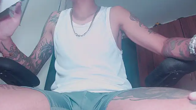 Snapshot of theskateboy chatting on 05-14-26, 06:10 theskateboy online show from 05-14-26, 06:10