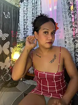 Snapshot of Queen-barbie chatting on 05-20-26, 11:46 Queen-barbie online show from 05-20-26, 11:46