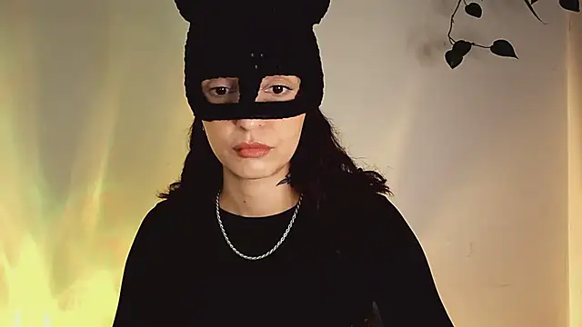 Snapshot of Onirica_L chatting on 07-12-26, 10:43 Onirica L online show from 07-12-26, 10:43