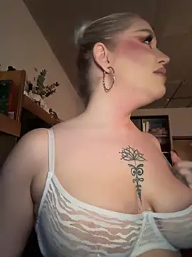 Snapshot of RollDollsi chatting on 02-23-26, 06:14 RollDollsi online show from 02-23-26, 06:14