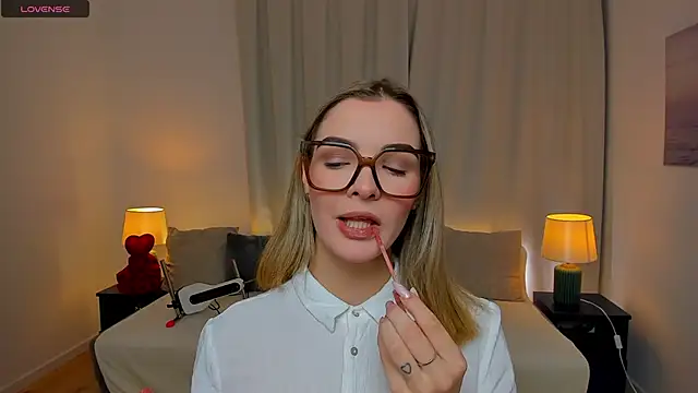 Snapshot of SinLuna_ chatting on 02-20-26, 04:31 SinLuna online show from 02-20-26, 04:31