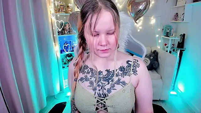 Snapshot of AnnieVibe chatting on 02-15-26, 06:07 AnnieVibe online show from 02-15-26, 06:07