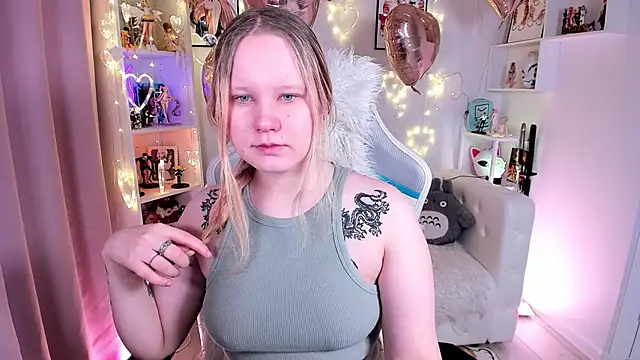 Snapshot of AnnieVibe chatting on 02-06-26, 05:31 AnnieVibe online show from 02-06-26, 05:31