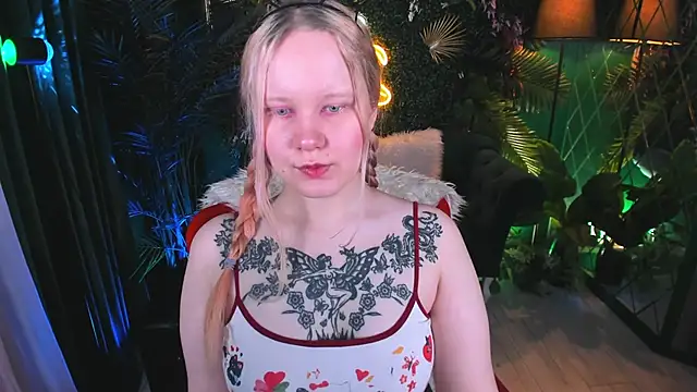AnnieVibe online show from 04-28-26, 05:39