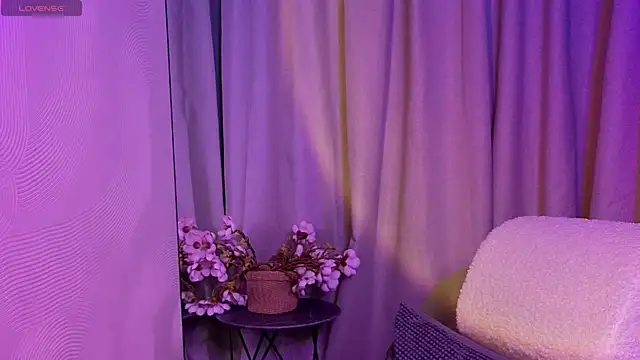 Snapshot of NicoleLuxe chatting on 03-01-26, 05:57 NicoleLuxe online show from 03-01-26, 05:57