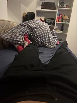 Snapshot of Enzo_2763 chatting on 02-01-26, 03:10 Enzo 2763 online show from 02-01-26, 03:10