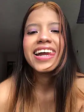 Snapshot of Vilu_and_Xuxi_ chatting on 03-18-26, 08:21 Vilu and Xuxi online show from 03-18-26, 08:21