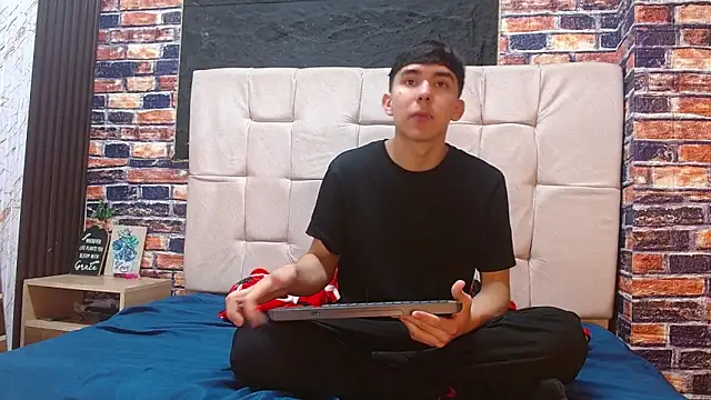 Snapshot of massimoferrera303av chatting on 02-19-26, 06:49 massimoferrera303av online show from 02-19-26, 06:49